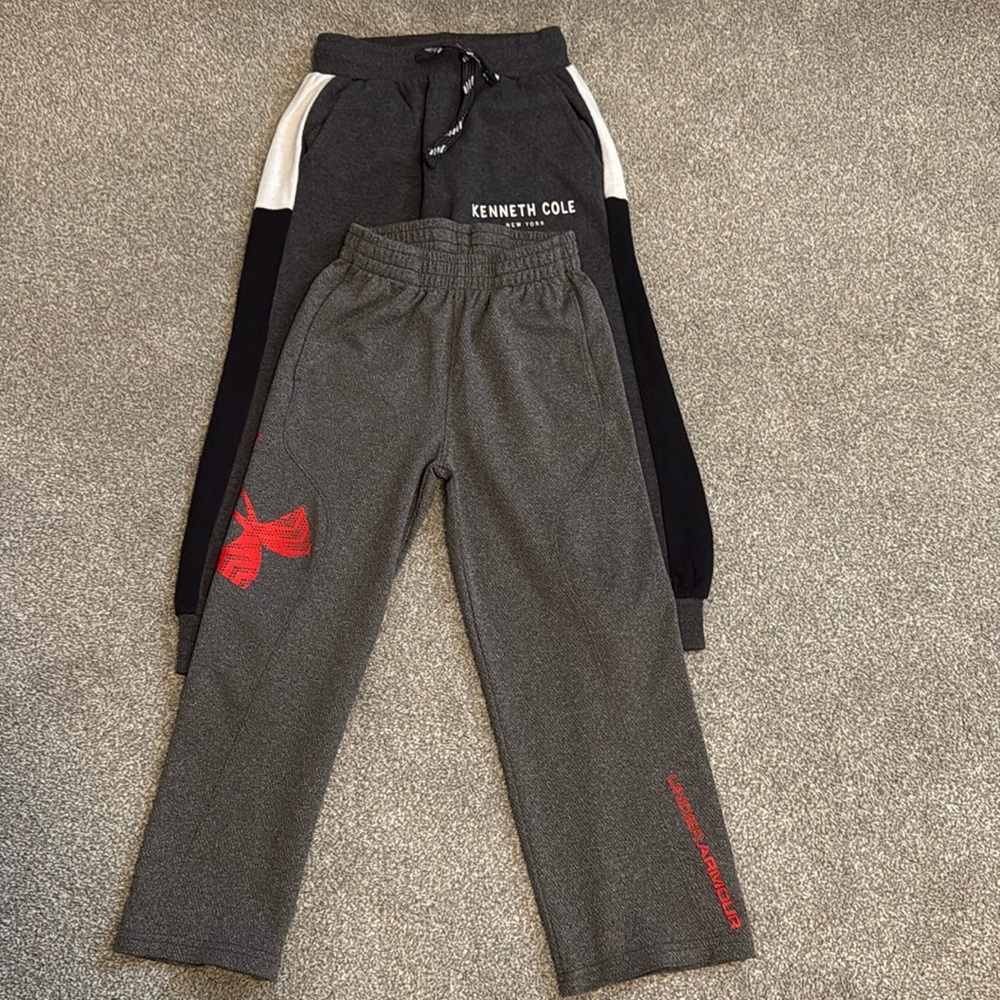 Boys size 5 pants in good condition!